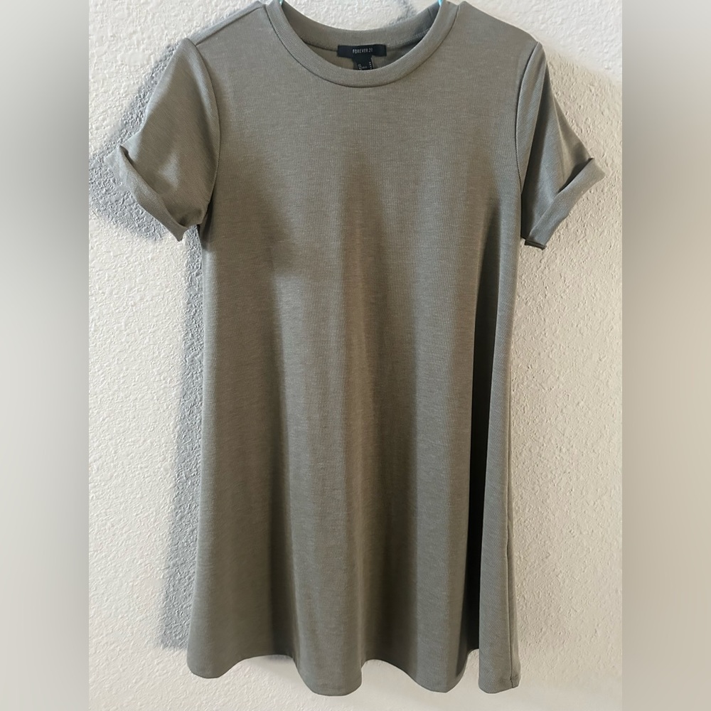 Green T shirt dress
